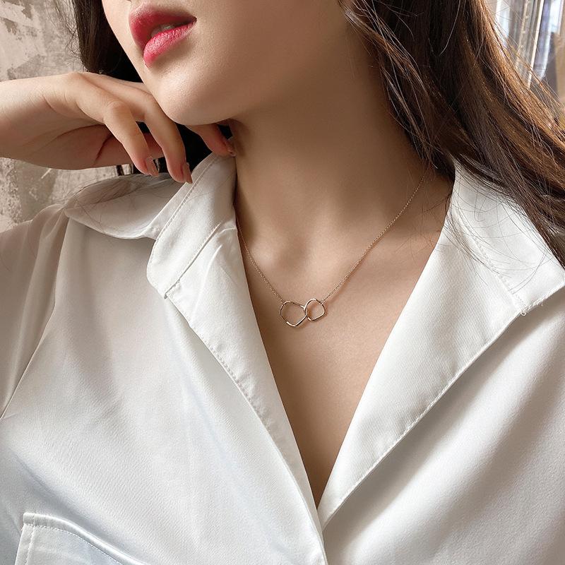 

Irregular metal interlocking simple necklace versatile temperament small cold wind collarbone chain neck decoration tide