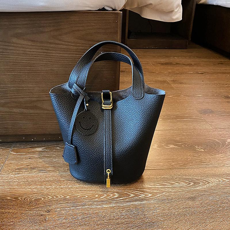 Niche Lychee Pattern Bag 2026 New Handbag Shopping Basket Female Bag Bucket Bag Simple Mother Bag Crossbody Bag
