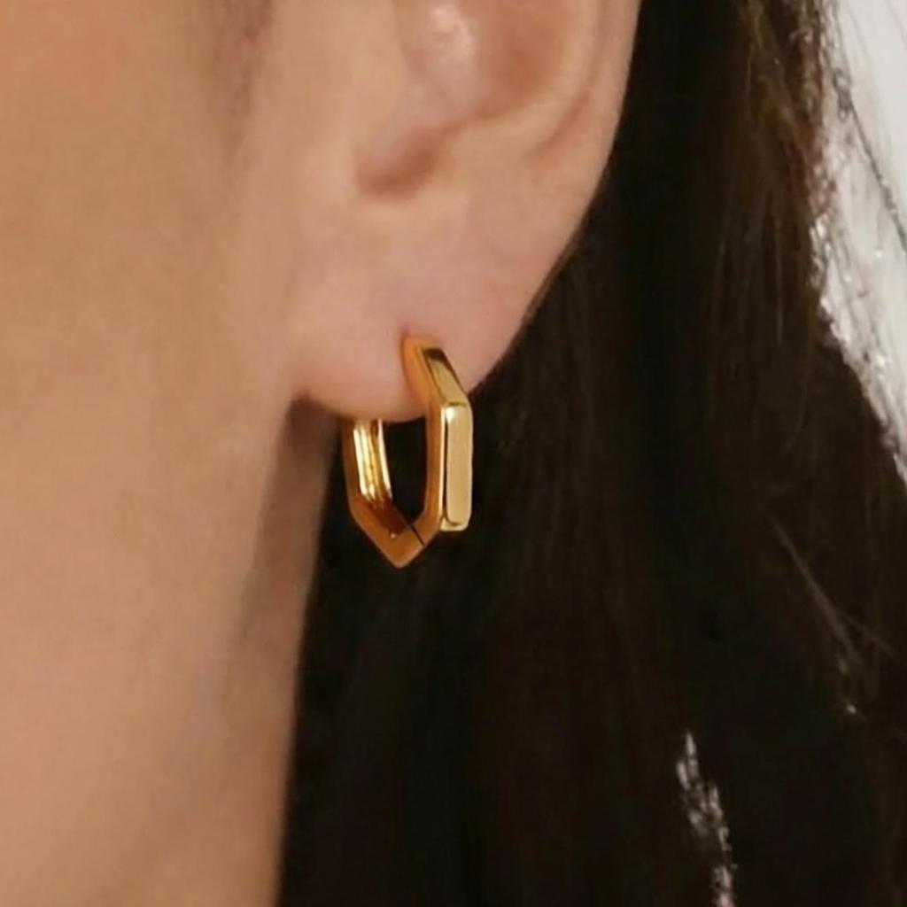 Hexagon Buckle Stainless Steel Earrings - Retro Geometric Design, Women’s Fashion, Fade-Resistant.