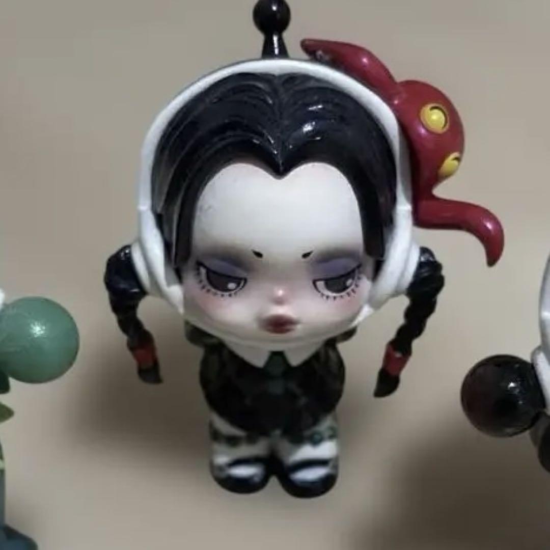 

[Б/У] Pop Mart Семейка Аддамс