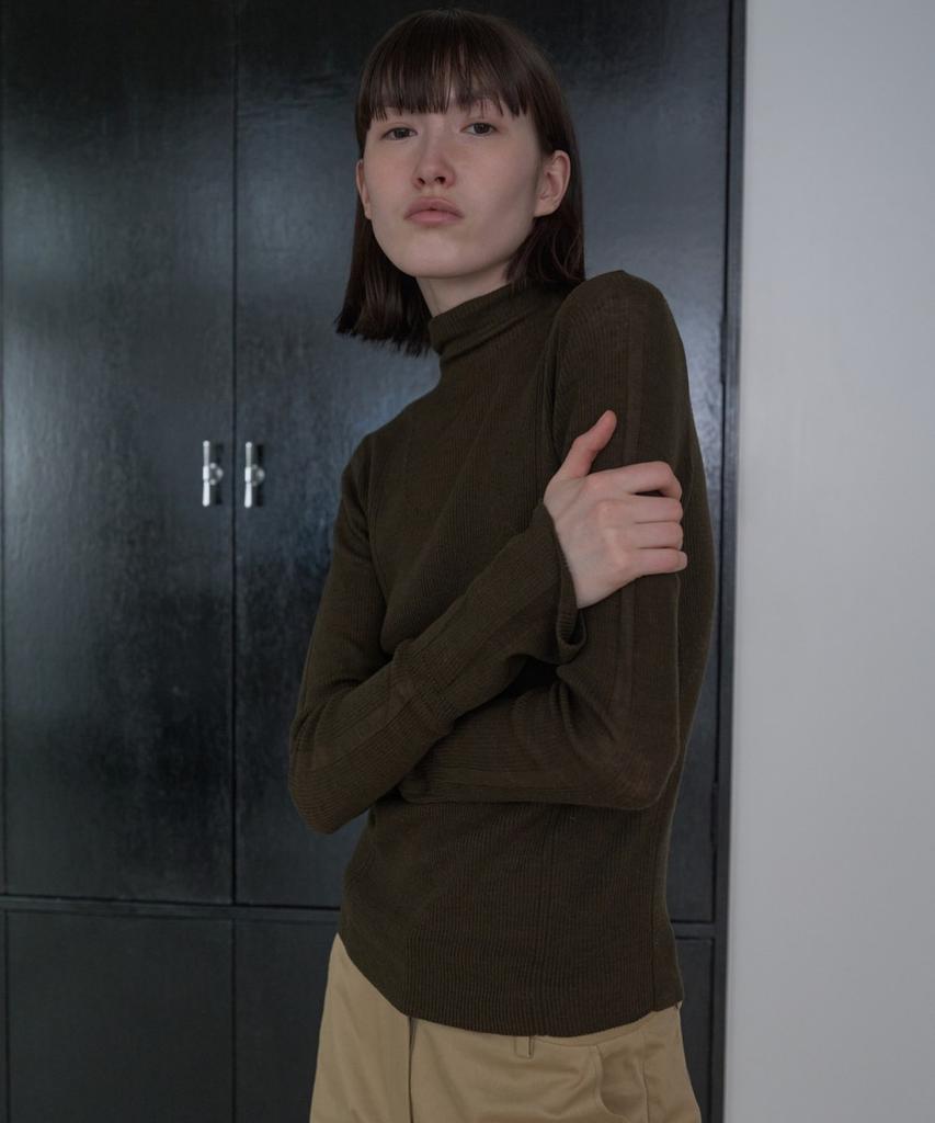 Diito Bell-Sleeve Turtleneck Pullover [Khaki]