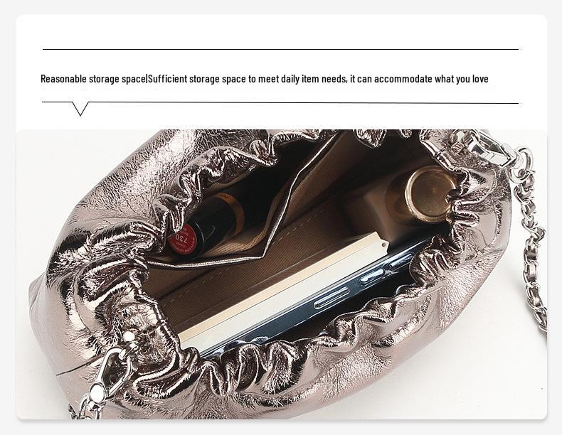 Damska torebka łańcuszkowa typu chmurka z plisowanej skóry naturalnej ze złotym akcentem - Stylowa modna na ramię/przez ramię