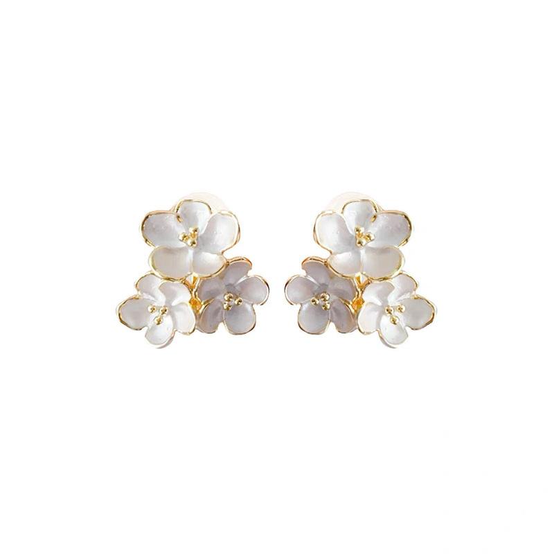 Spring and summer white flower dopamine ear clips without ear piercings, high-end sensual mini temperament, new ear piercing-free earrings