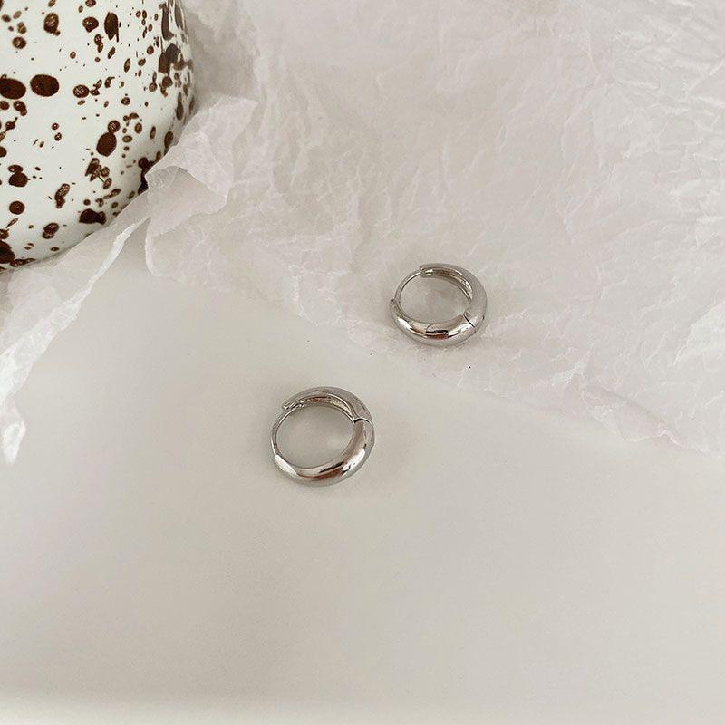 Trending Metal Hoop Earring Fashion New Design Texture Minimalist Korean Cheap Earrings for Women Jewelry Gifts