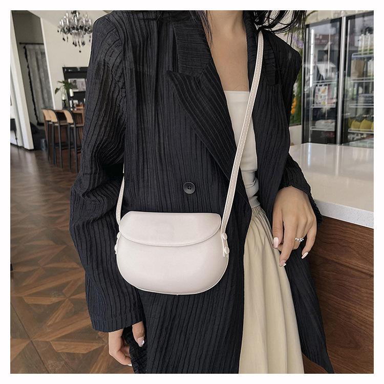 New Fashion Saddle Bag for Women Simple Style Faux Leather Shoulder Crossbody Purse Casual Commute Handbag
