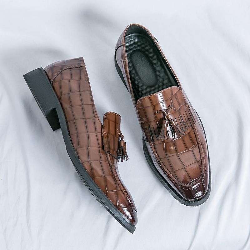 Fashion Classic Men's Casual Loafers Driving Shoes Moccasin Fashion Male Comfortable Slip-On Leather Shoes Men Green Tassel Dress Shoes