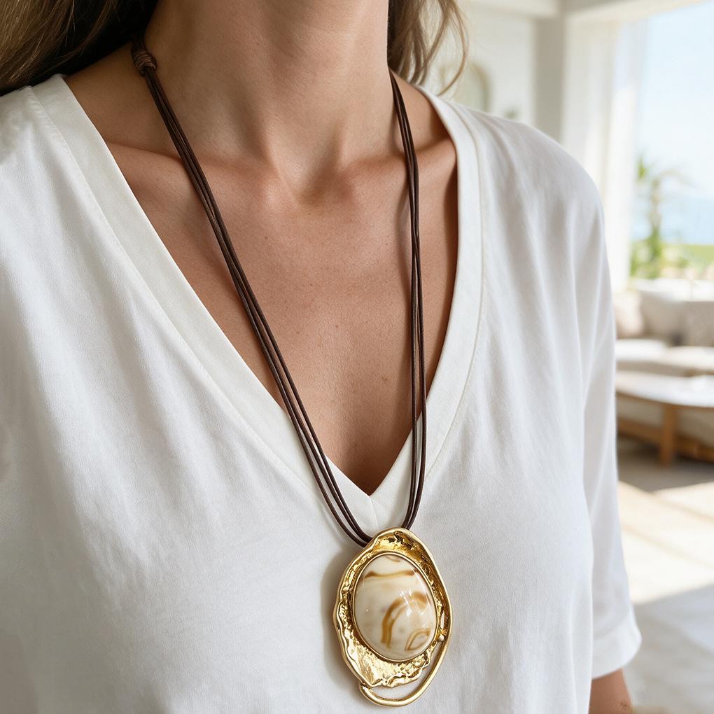 Women's Gold Plated Zinc Alloy Resin Pendant Choker Necklace