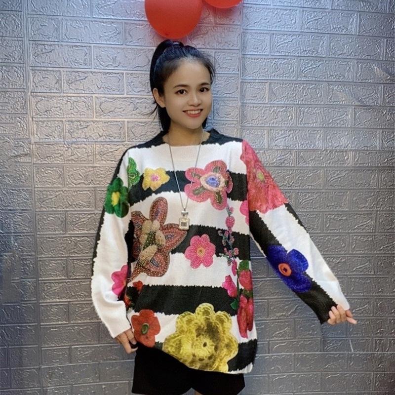 European-Style Elegant Plus-Size Round-Neck Long-Sleeve Knit Sweater - Trendy, Versatile, and Fashionable Design
