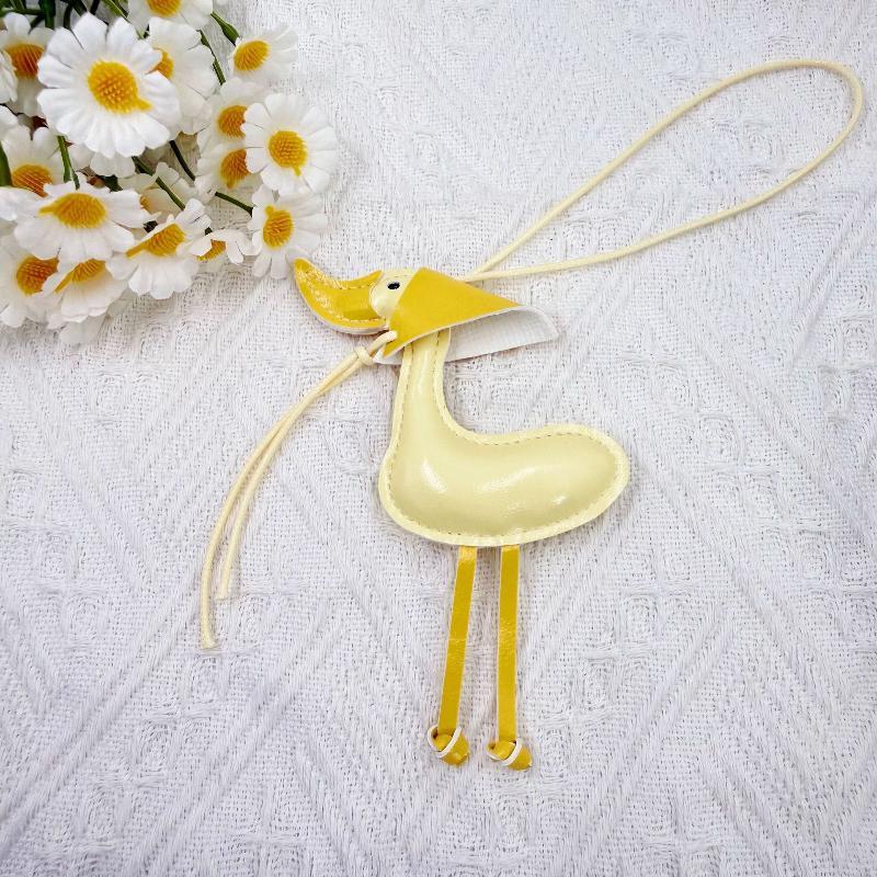 1Pcs Cartoon Car Keyring Pu Duck Keychain Leather Material Yellow Duck Pendant Lightweight Hanging Rope Handbag Accessory