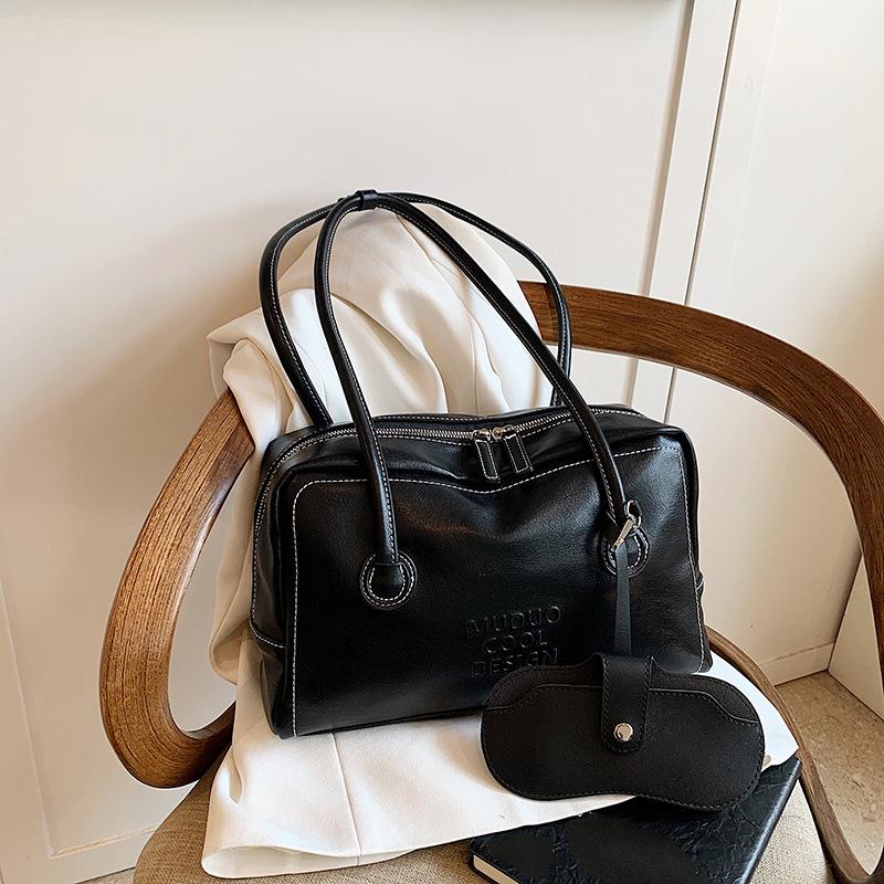 

Модная ручная сумка для боулинга для женщин, новая сумка на плечо большой емкости для поездок на работу и отдыха подмышкой 33x10.5x19cm чёрный