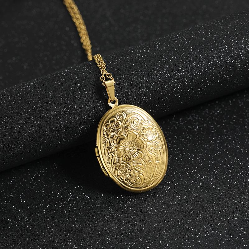 Retro Oval Clavicle Chain Locket Necklace with Engraved Pattern