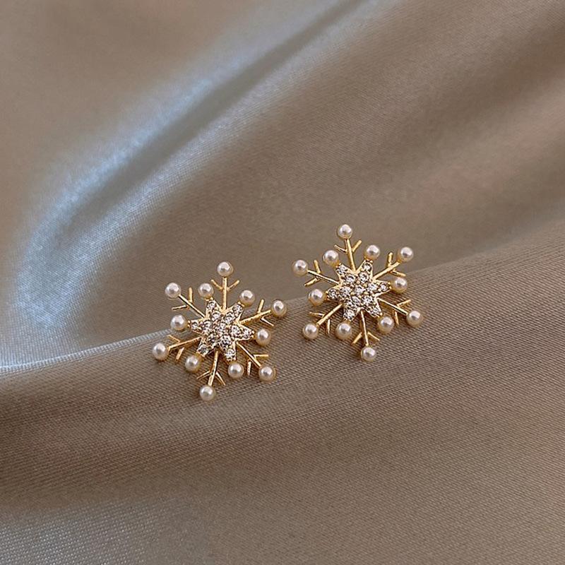Exquisite Pearl Snowflake Shape Stud Earrings for Women Light Luxury Crystal Flower Bow Tassel Earrings Party Jewelry Gifts