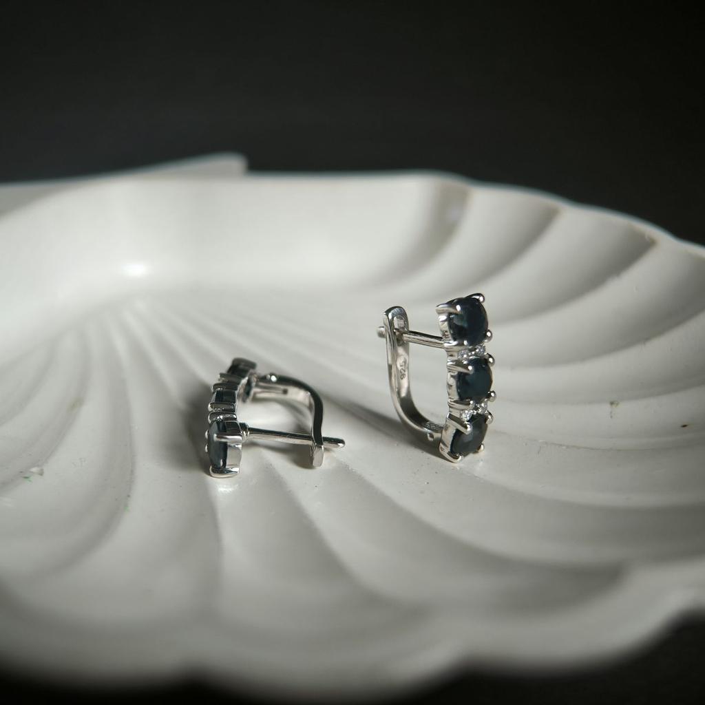 Серебряные серьги с натуральным сапфиром 4.073ct, фианитами (2177739)