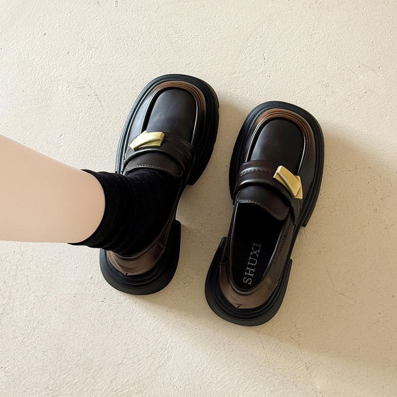 Zapatos pequeños de plataforma negros estilo británico de cuero para mujer 2025 primavera y otoño nuevos retro Mary Jane mocasines de un pedal zapatos sencillos
