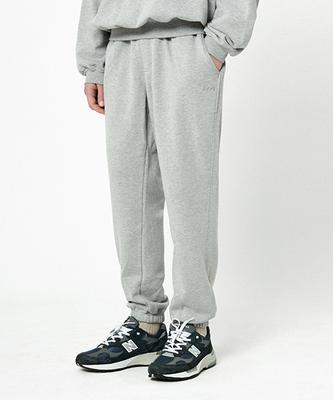 Partea de jos – Pantaloni de trening și colanți