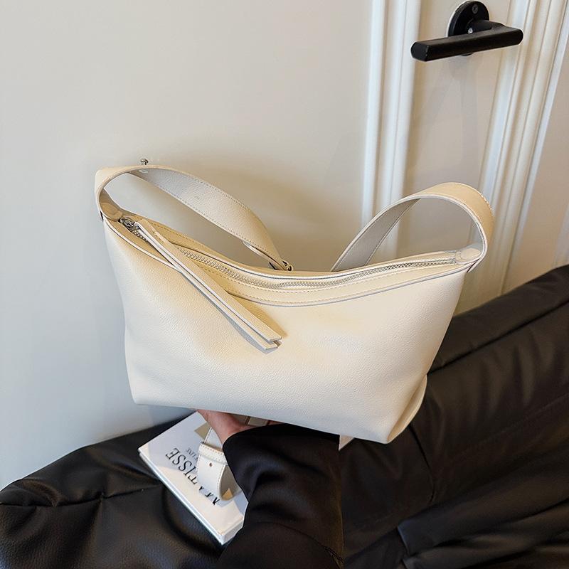 High Sense Niche Spring and Summer Dumpling Bag Women's New Fashion Light Luxury Versatile Single Shoulder Messenger Bag Tide