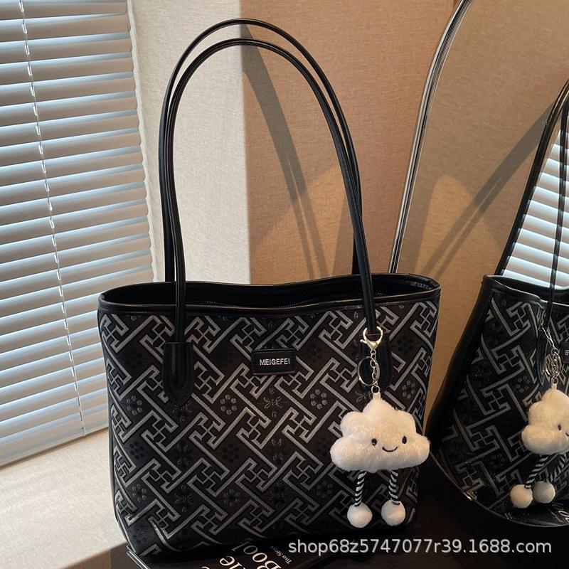 2025 New Fashionable Large-capacity Casual Tote Bag with a Sense of Luxury Niche Design and Versatile Commuter Shoulder Armpit Bag