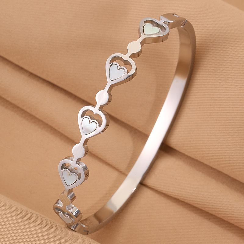Titanium Steel  Hot-selling Hollow Love  Women's Light Luxury High-value Stainless Steel Fritillary Peach Heart 