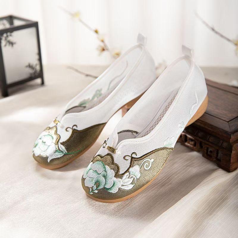 Woman's New Summer Mesh Shallow Low Heel Embroidered Shoe Soft Sole Non Slip Breathable Ethnic Style Round Toe Nude Shoes Sandal