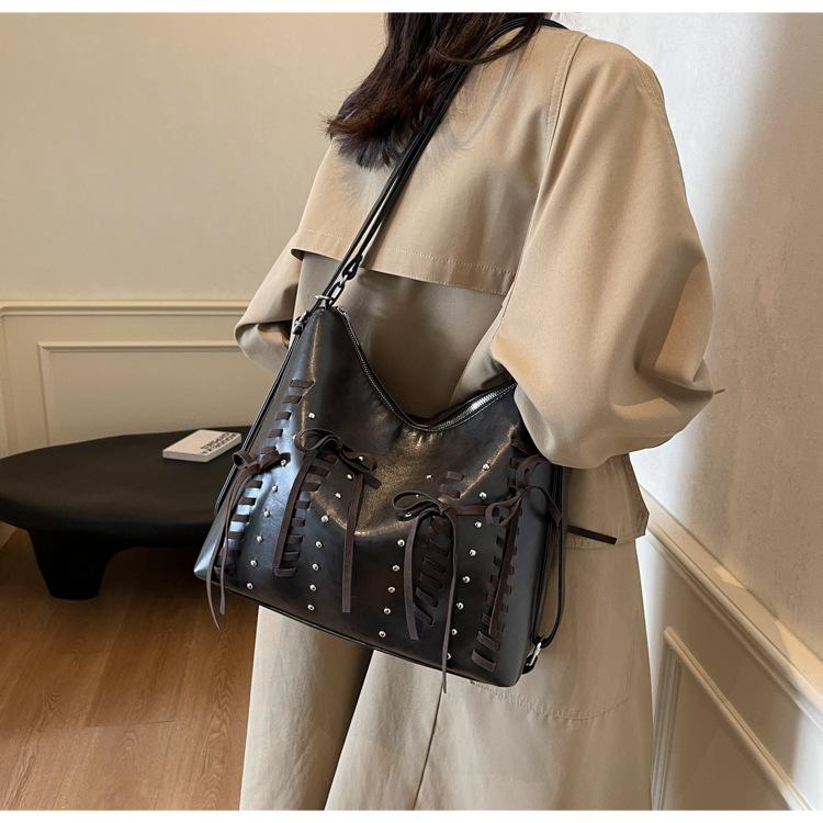 

Retro underarm bag women s autumn and winter 2025 new trendy bow tote bag large capacity shoulder commuter bag 31*11*28 чёрный