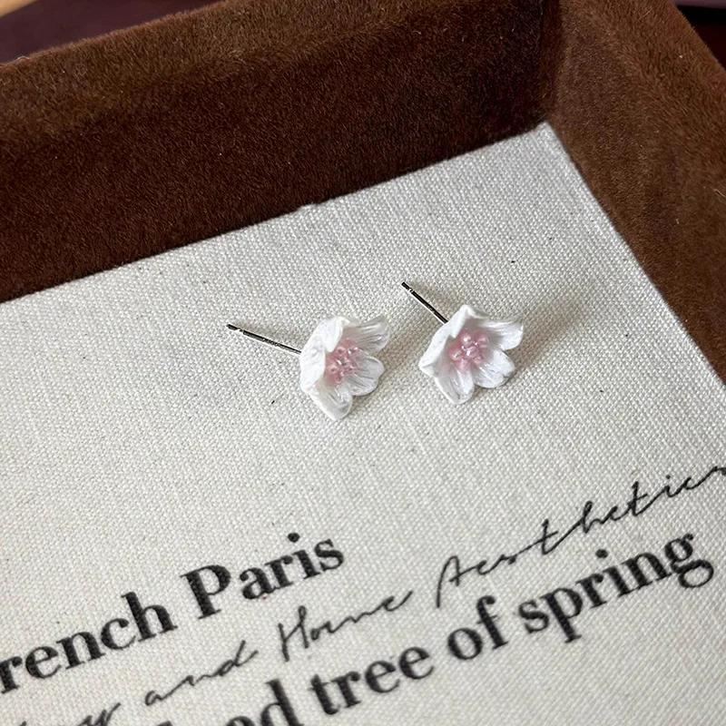 1unit Resin White Blue Camellia Stud Earring for Women Fresh Trend Sweet Adornment Bridal Christmas Gift