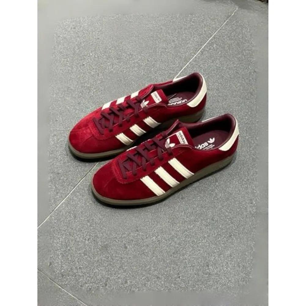 Adidas Bermuda College Burgundy IE7426 Adidași Bărbați Pantofi Femei Pantofi Confortabili Pantofi de Zi cu Zi 387004
