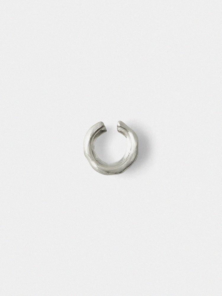 Douhab Heyuz Double Layered Ear Cuff_Matt Silver