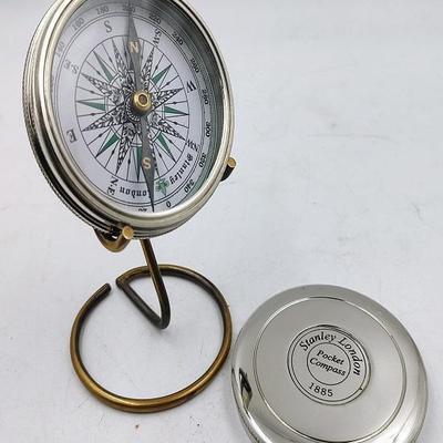 Silberner Gedichtkompass 3'' mit einem schönen Ständer. Das perfekte Tischaccessoire und eine wunderschöne Ergänzung