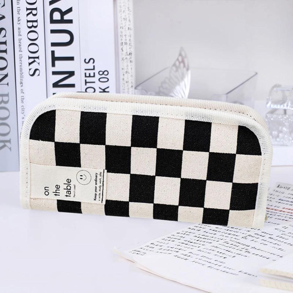 

Холщовый пенал Ins Style черно-белый пенал с шахматным узором для мальчиков и девочек, сумка для хранения канцелярских принадлежностей для школьников
