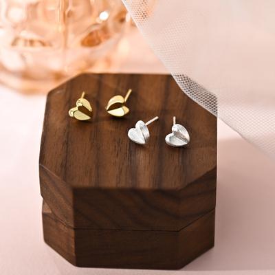 Small and Exquisite Shiny Brushed Love Earrings Fashionable Light Luxury High-end Niche Design