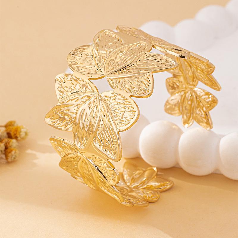 Trendy Leaf Design Bracelet for Women's Daily Wear