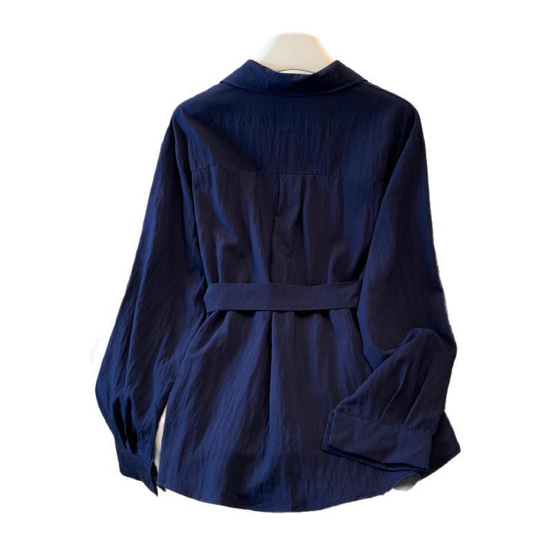 Jesienny Szyk: Jedwabna Koszula z Długim Rękawem Podkreślająca Talie – Elegancki i Modny Design