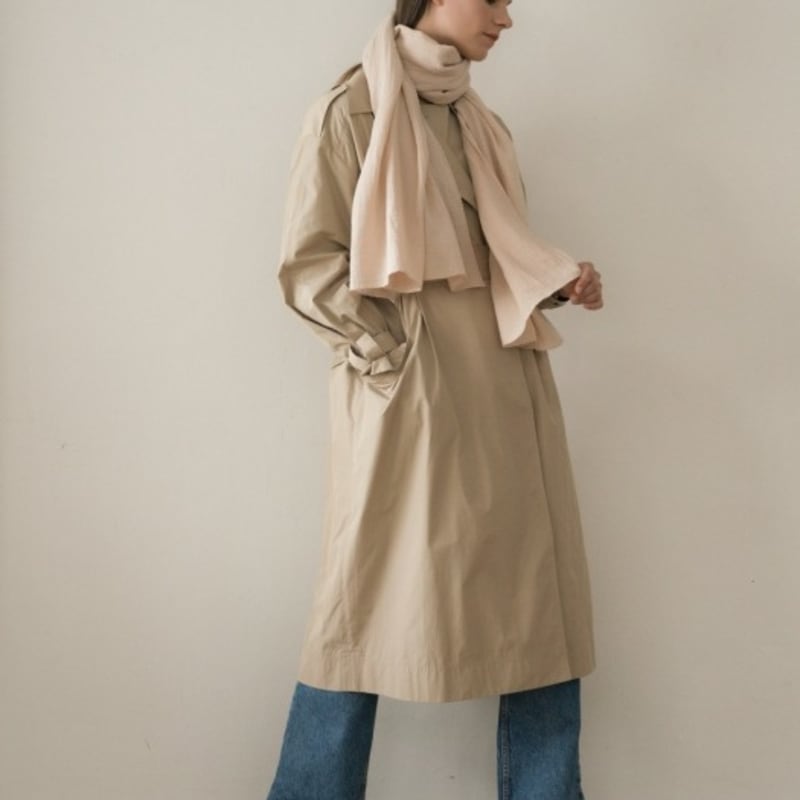 

BB’DE SOLI’DE has scarf-ivory ivory