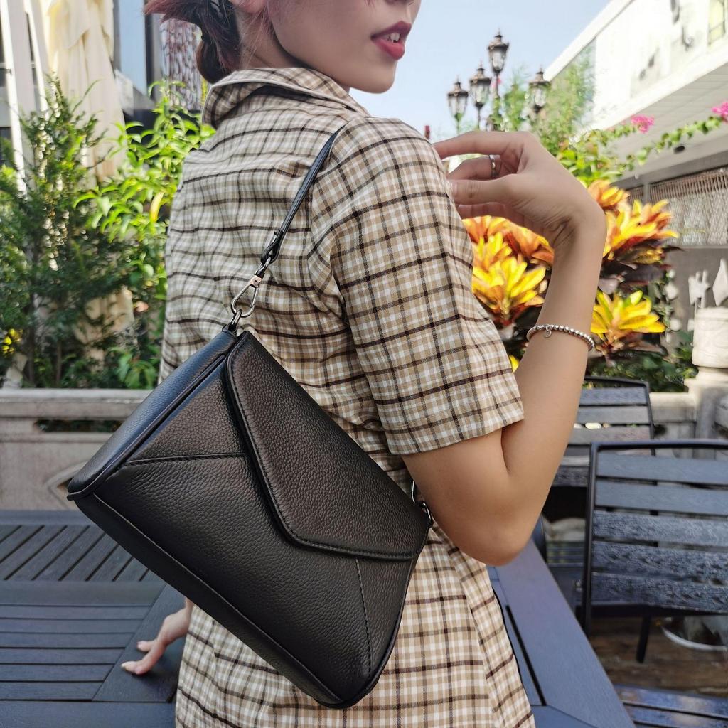 2025 Retro Cowhide Boston Barrel Bag - Women's Large Capacity Single Shoulder & Crossbody Flap Bag