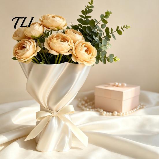 Handmade Textured Resin Vase 3D Printed Cream Color Vase, Silk Texture Art Vases for Nordic Style Dried Flower Living Room Entryway, Minimalist Modern