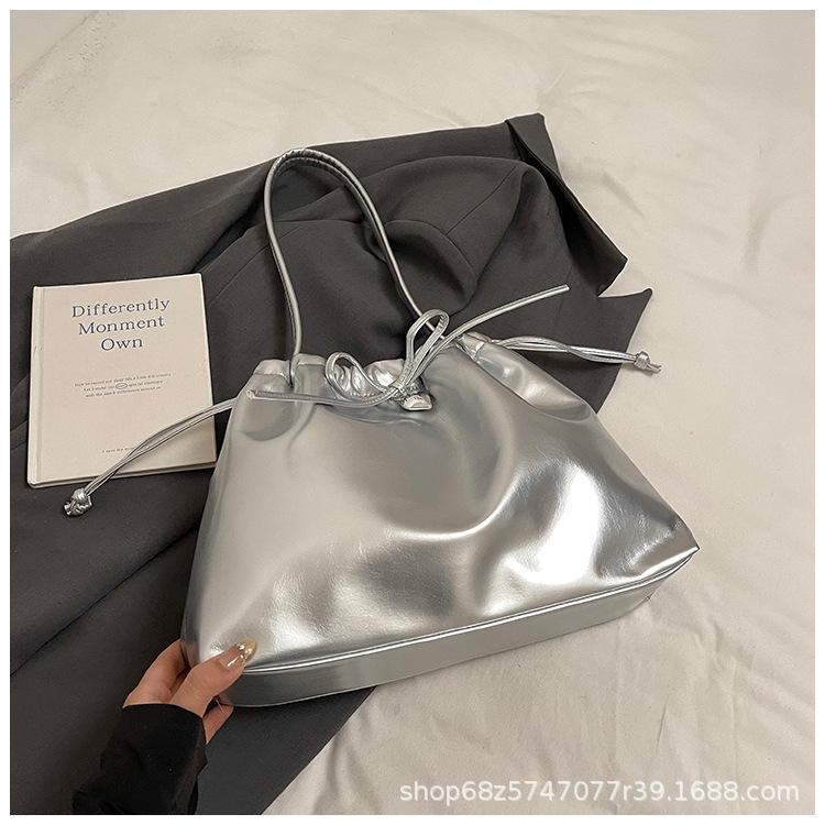 Premium bundle tote bag 2025 spring and summer new Korean version large-capacity shoulder women's bag fashionable commuter armpit bag