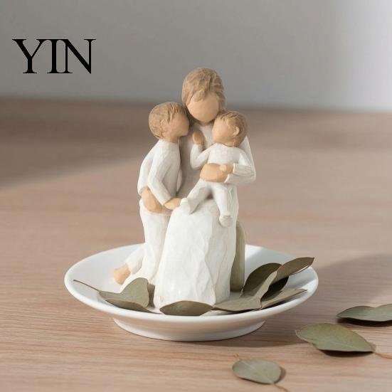 Nordic Style Bedroom Decor Mother Holding Baby Figurine, Resin Family Love Statue for Desk, And Child Heartwarming Home Ornament, Gift New Mom Shower