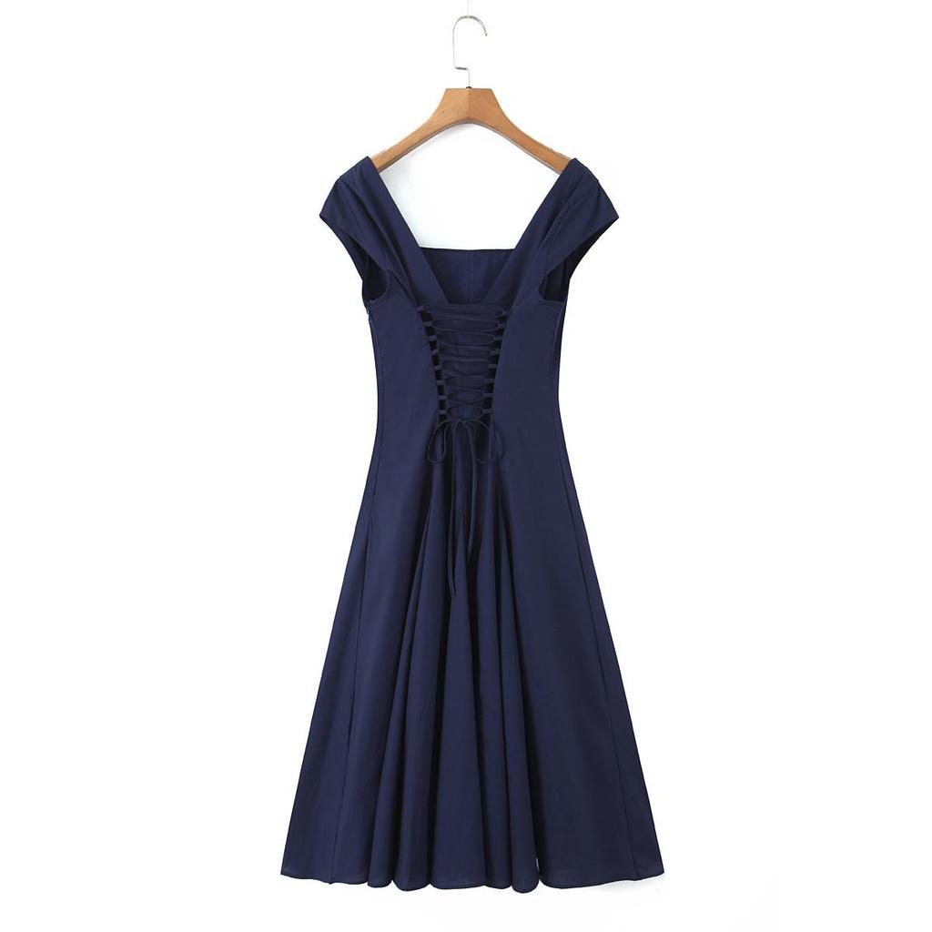 Elegantes quadratisch ausgeschnittenes Midi-Kleid im französischen Stil mit Bindegürtel