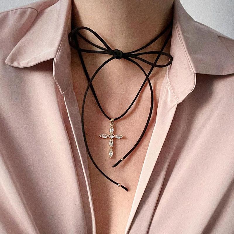 Jewelry Personalized Rope Chain Love Pendant Niche Star Butterfly Necklace Diamond Cross Necklace Women