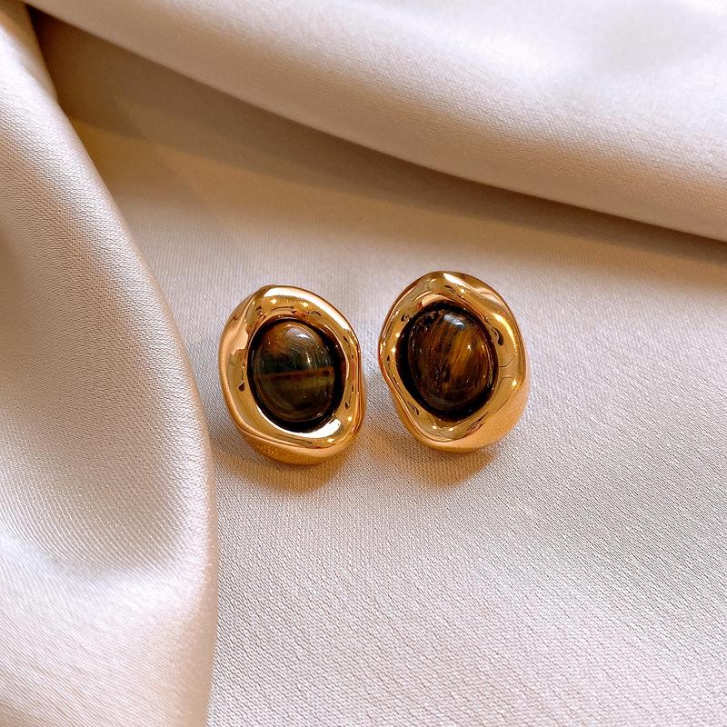 

Retro Golden Metal Frame Tigereye Stone Earrings with Brown Acrylic Oval Bead Stud Earrings Party Trendy Geometry Jewelry Gifts