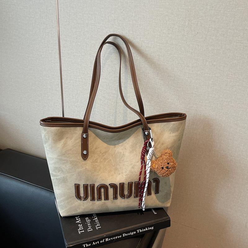 Fashion large-capacity tote bag women's new casual commuter shoulder bag retro niche design armpit bag