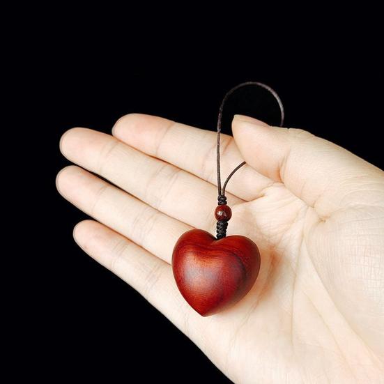 Přívěsek ze santalového dřeva Svědek lásky Malé prohlášení štěstí Hladká textura Hřejivý dotek Přívěsek ve tvaru srdce