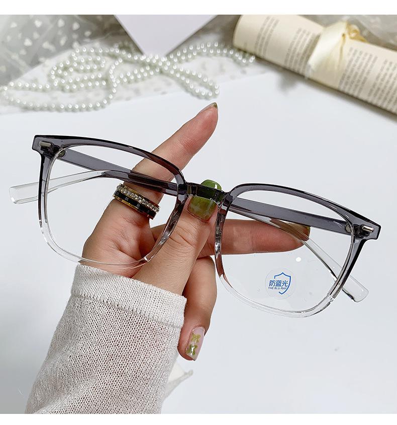 TR Myopia Glasses: Fashionable Retro Frames with Anti-Blue Light for Men and Women