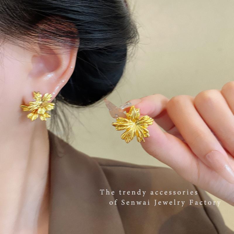 Silver needle gold three-dimensional flower stud earrings front and rear two wearing light luxury earrings unique earrings