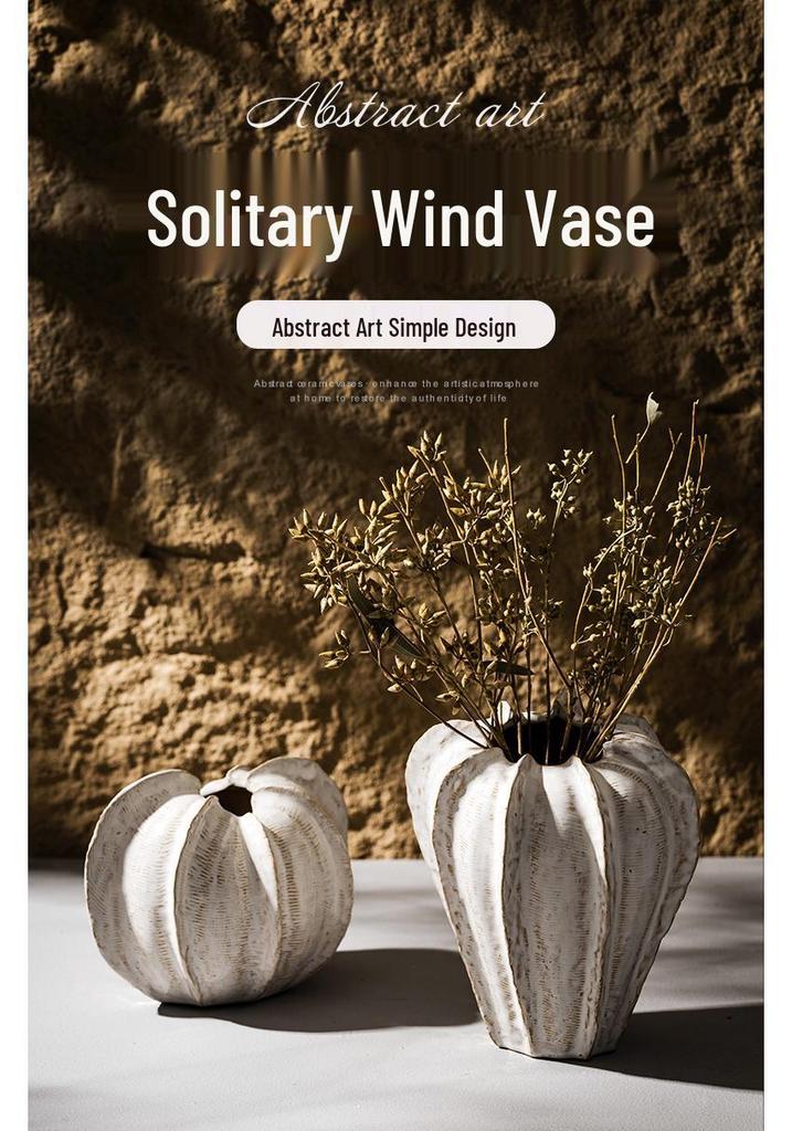 Keramikvase mit weißem Blumendesign für die Tischdekoration