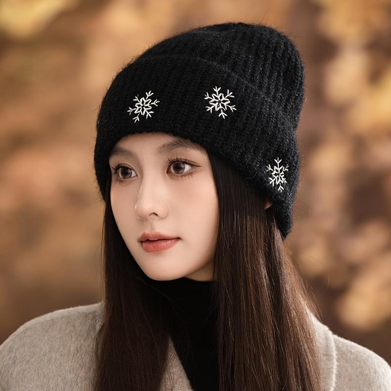 Autumn and winter thickened warm hat women's big head circumference shows a small face Baotou hat versatile knitted wool hat ear protector cold hat