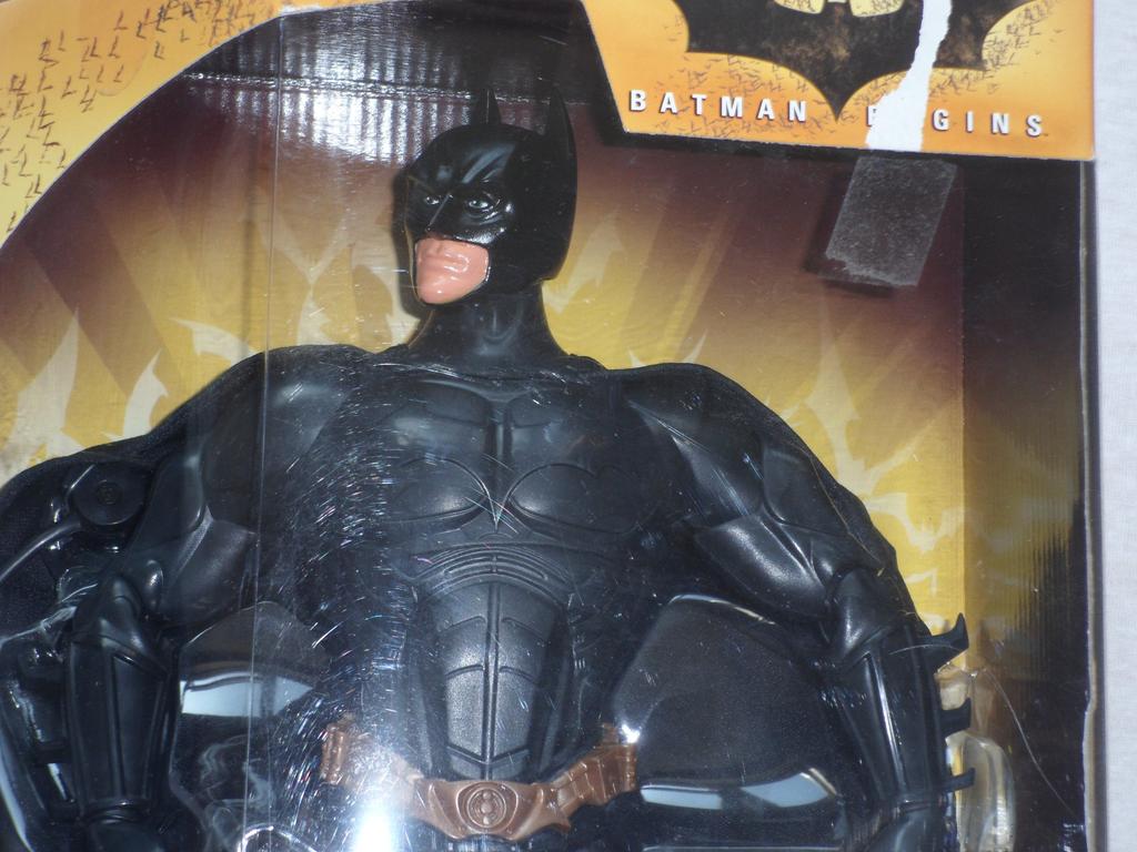 Batman začíná 14palcový akční Cape Batman