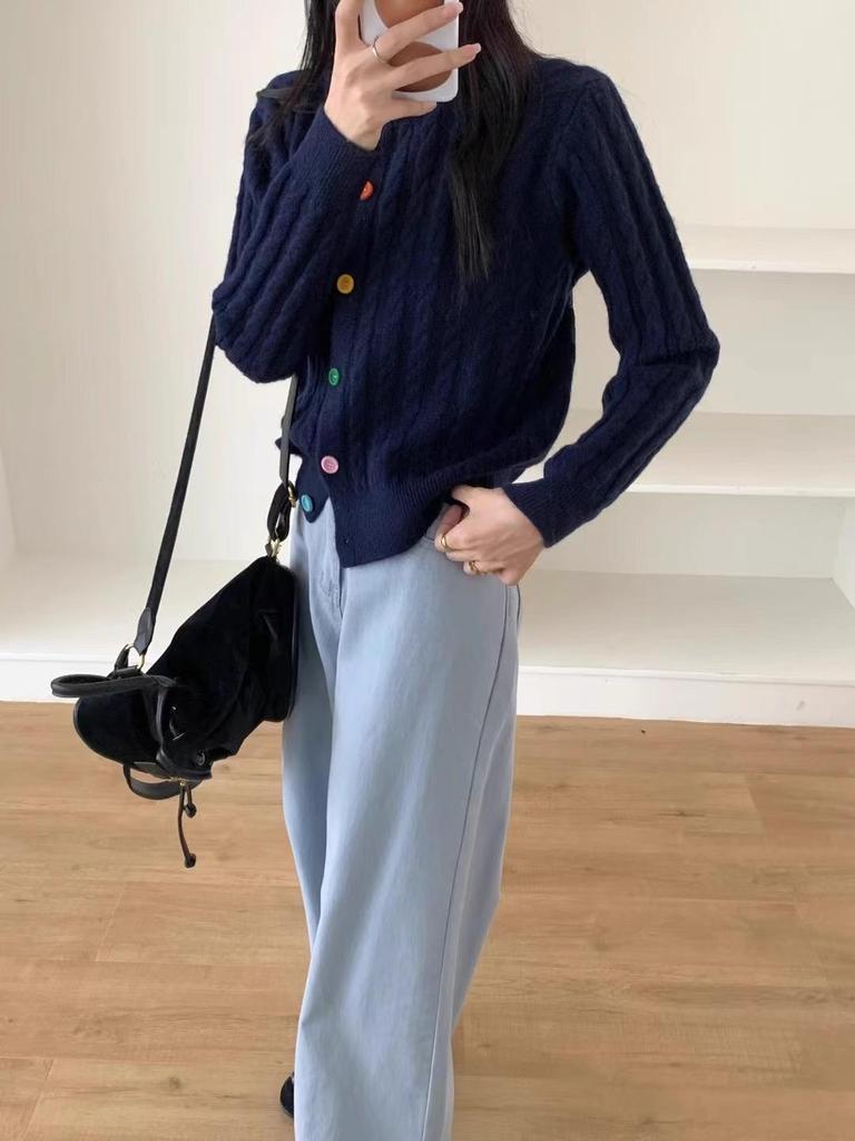 Women's Retro Cable Knit Cardigan: Soft, Warm, Round Neck, with Buttons - Casual Korean Style for Autumn/Winter.