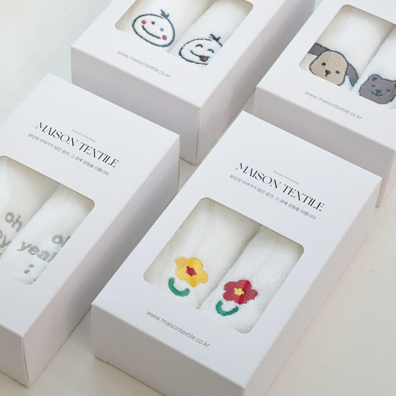 

2-piece set of 4 types of densely embroidered hand towels Lettering