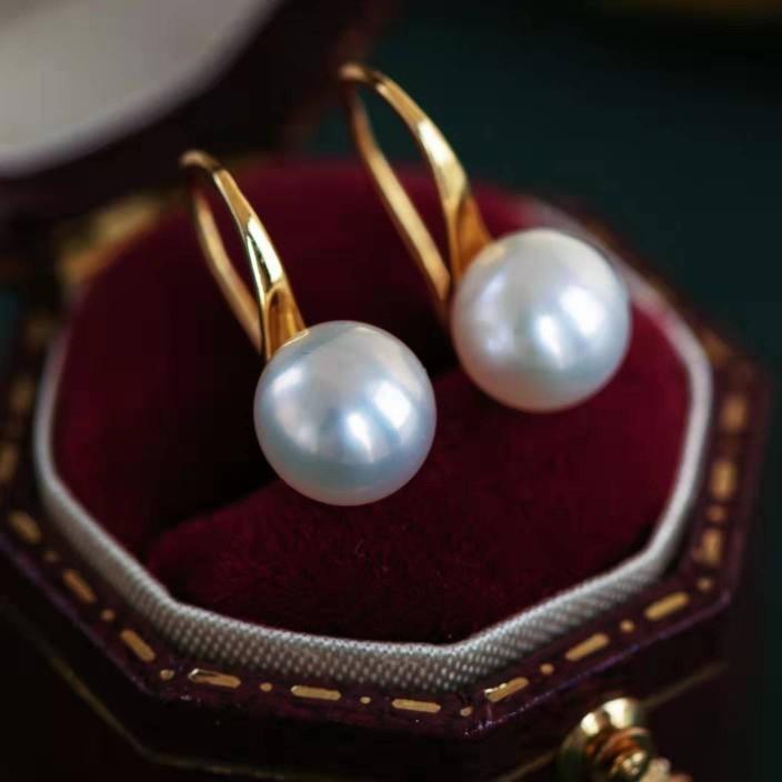 

Simple Bread Pearl Earrings Fashionable and Versatile Ear Hooks Temperament Fashion Light Luxury Senior Sense of Earrings Section